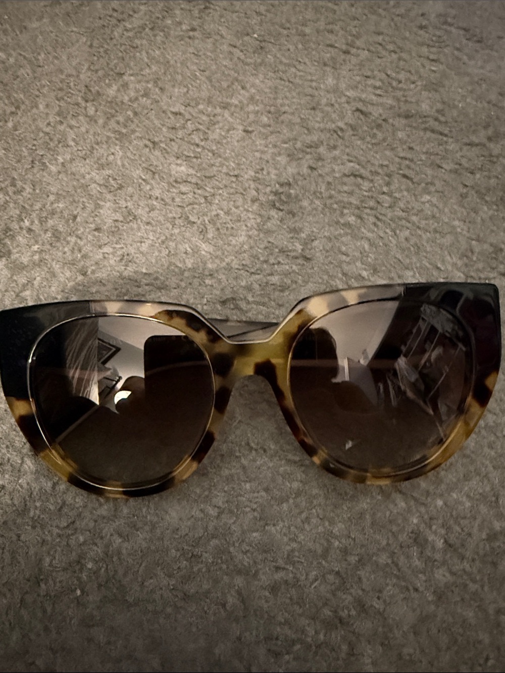 Prada Tortoiseshell Cat-Eye Sunglasses with Gradient Brown Lenses - Picture 4 of 6